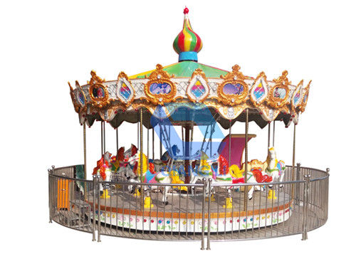 Ritten van het manier de Klassieke Kermisterrein, de Carrousel van het LuxePretpark voor Kinderen